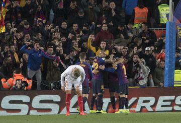 5-1. Luis Suárez celebró el quinto gol.