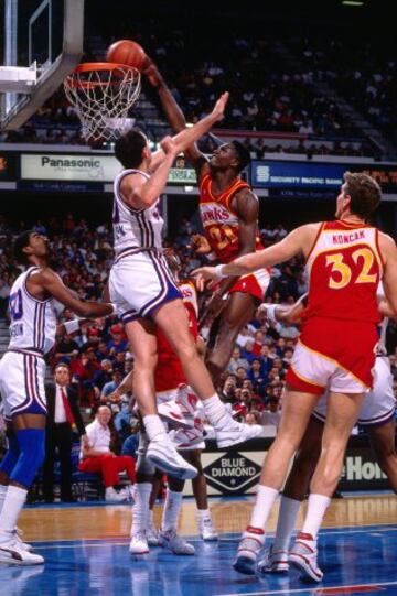 Dominique Wilkins con los Atlanta Hawks en un partido contra los Sacramento Kings en 1990.