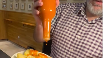 Pedro, influencer gastronómico, enseña cómo se hacen las patatas bravas del mejor bar de Madrid: “Aquí no hay postureo ni modas”