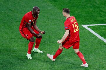 2-0. Thomas Meunier celebra el segundo gol con romelu Lukaku.