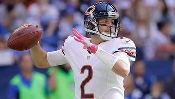 INDIANAPOLIS, IN - OCTOBER 09: Brian Hoyer #2 of the Chicago Bears passes the ball during the game against the Indianapolis Colts at Lucas Oil Stadium on October 9, 2016 in Indianapolis, Indiana.   Andy Lyons/Getty Images/AFP
 == FOR NEWSPAPERS, INTERNET, TELCOS &amp; TELEVISION USE ONLY ==