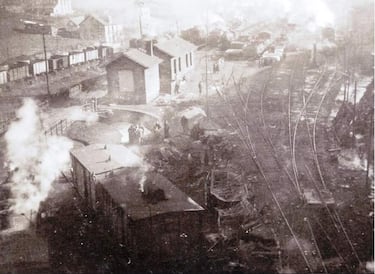 El accidente de Torre del Bierzo, ocurrido el 3 de enero de 1944, es la mayor catástrofe ferroviaria de la historia de España. Sucedió en plena posguerra, en el túnel número 20 de la línea Palencia-A Coruña, en la provincia de León. El accidente fue un triple choque encadenado dentro y a la salida de un túnel. El Tren Correo 421 procedente de Madrid con destino a Galicia se quedó sin frenos y entró en la estación de Torre del Bierzo a gran velocidad, incapaz de detenerse. El tren correo entró en el túnel 20 e impactó contra una locomotora de maniobras que estaba en su misma vía intentando alejarse. Un tren carbonero que venía en sentido contrario (desde Bembibre) chocó contra los restos de la locomotora de maniobras que habían salido despedidos del túnel. Estudios recientes establecen el número de víctimas en torno a los 100 fallecidos.