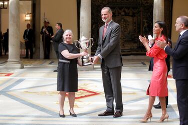 Trofeo Joaquín Blume: Felipe VI entrega al I.E.S. Hermenegildo Lanz. Este galardón premia a la Universidad o centro escolar que se haya distinguido especialmente durante el año por su labor de promoción y fomento del deporte.