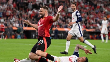 Tottenham Hotspur's Spanish defender #23 Pedro Porro tackles Manchester United's English defender #23 Luke Shaw (L) during the UEFA Europa League final football match between Tottenham Hotspur and Manchester United at San Mames stadium in Bilbao on May 21, 2025. (Photo by Josep LAGO / AFP)