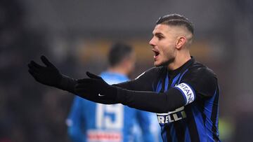 Icardi protesta en el partido contra el Nápoles.