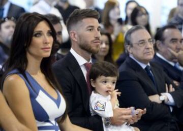 Pilar Rubio en el acto de renovación de Sergio Ramos en el Palco de Honor del Santiago Bernabéu.