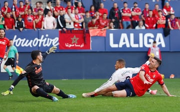 El jugador del Real Madrid, Kylian Mbapp, marca el 0-1 al Osasuna. 