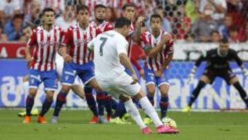 EN EL MOLINÓN. Cristiano realizó ante el Sporting su primer lanzamiento de falta de la temporada.