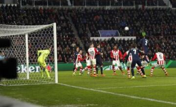 Secuencia del gol anulado a Godín