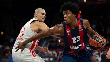 Steven Enoch supera a su defensor durante el Baskonia-Estrella Roja de la Euroliga.