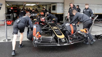 Formula One F1 - Mexican Grand Prix - Hermanos Rodriguez Circuit, Mexico City, Mexico - October 26, 2019 Haas' Kevin Magnussen in pits during practice REUTERS/Carlos Jasso