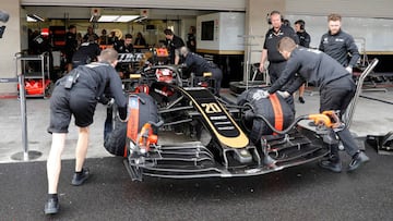 Formula One F1 - Mexican Grand Prix - Hermanos Rodriguez Circuit, Mexico City, Mexico - October 26, 2019        Haas&#039; Kevin Magnussen in pits during practice   REUTERS/Carlos Jasso