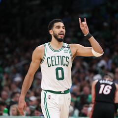 Celtics’ Jayson Tatum outscored the entire starting 5 of the Miami Heat