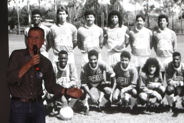 Este jueves varios jugadores de la plantilla del 89, dirigentes, el sobrino de Andrés Escobar, el fotógrafo de aquella noche en Bogotá, entre otros, festejaron los 30 años del triunfo por penales sobre Olimpia, el cual le dio a Colombia la primera Libertadores en la historia.