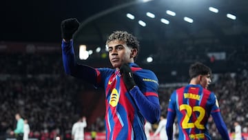 0-1. Lamine Yamal celebra el primer tanto.