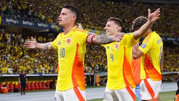 AME6305. BARRANQUILLA (COLOMBIA), 04/09/2025.- James Rodríguez de Colombia celebra un gol este jueves, durante un partido por las eliminatorias a la Copa Mundial 2026 entre Colombia y Bolivia en el estadio Metropolitano en Barranquilla (Colombia). EFE/ Mauricio Dueñas Castañeda