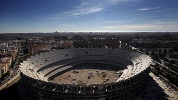 Nuevo Mestalla en construcci&oacute;n con las obras paralizadas.