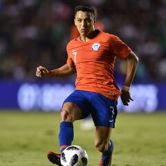 Alexis Sánchez aumenta su ventaja sobre Claudio Bravo