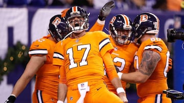 INDIANAPOLIS, IN - DECEMBER 14: Brock Osweiler #17 of the Denver Broncos celebrates with teammates after a touchdown against the Indianapolis Colts during the second half at Lucas Oil Stadium on December 14, 2017 in Indianapolis, Indiana.   Joe Robbins/Getty Images/AFP
 == FOR NEWSPAPERS, INTERNET, TELCOS &amp; TELEVISION USE ONLY ==