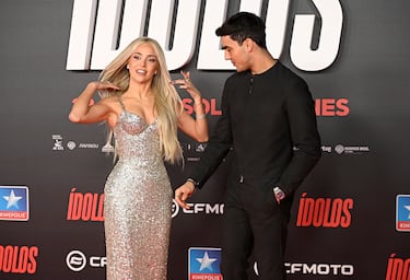 El actor Óscar Casas y la cantante Ana Mena durante el estreno de la película 'Ídolos'.