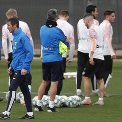 Celades ha dado galones de titular a sus 24 futbolistas