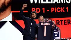 DETROIT, MICHIGAN - APRIL 25: (L-R) Caleb Williams poses with NFL Commissioner Roger Goodell after being selected first overall by the Chicago Bears during the first round of the 2024 NFL Draft at Campus Martius Park and Hart Plaza on April 25, 2024 in Detroit, Michigan.   Gregory Shamus/Getty Images/AFP (Photo by Gregory Shamus / GETTY IMAGES NORTH AMERICA / Getty Images via AFP)
