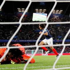 El VAR desata la polémica por
el penalti repetido por Francia