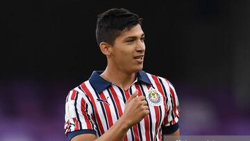 El “Pollo” no cede el número y “Chelo” usará el 13 con Chivas