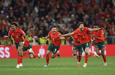 Los jugadores de Portugal celebran el gol de Rúben Neves, los lusos campeones de la Nations League.
