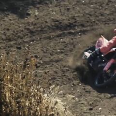 Los Márquez vuelven a subirse a la moto: da gusto verles derrapar