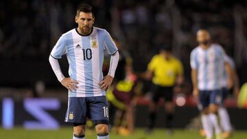 (FILES) This file photo taken on September 5, 2017 shows Argentina&#039;s Lionel Messi gesturing during the 2018 World Cup qualifier football match against Venezuela in Buenos Aires. / AFP PHOTO / Alejandro PAGNI