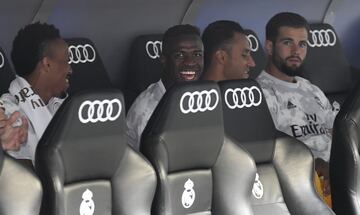 Los jugadores del Real Madrid, Militao, Vinícius, Keylor Navas y Nacho, en el banquillo. 
 