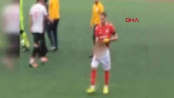 Escándalo en Turquía: un jugador provoca a la afición rival enseñando sus genitales