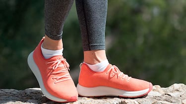 Camina sin dolor con las nuevas zapatillas Yuccs, fabricadas en España con tejidos naturales