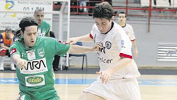 <b>DEFRAUDÓ. </b>Geison, del Fiat, pelea con Costinha, del MRA Gvtarra.