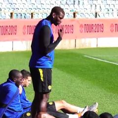 Paul Pogba entrenó con el United y estrenó su nuevo look