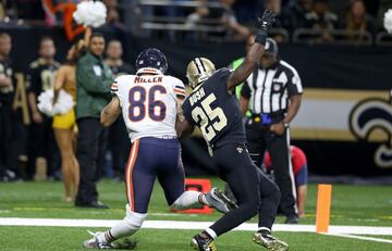 El 'tigh end' de los Chicago Bears Zach Miller sufrió una gravísima lesión contra los New Orleans Saints que hizo temer por la extremidad.