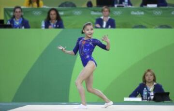 Las lágrimas de la gimnasta china Shang Chunsong conmovieron al mundo, quien se quedó a las puertas de lograr medalla en el concurso individual completo de Río y no pudo coronar así su historia de superación, lucha contra la pobreza y las adversidades. Su idea principal  era conseguir con el dinero suficiente para pagar una operación de vista para su hermano con una ceguera parcial.

2016 Rio Olympics - Artistic Gymnastics - Final - Women's Individual All-Around Final - Rio Olympic Arena - Rio de Janeiro, Brazil - 11/08/2016. Shang Chunsong (CHN) of China competes on the floor exercise.  REUTERS/Mike Blake   FOR EDITORIAL USE ONLY. NOT FOR SALE FOR MARKETING OR ADVERTISING CAMPAIGNS.