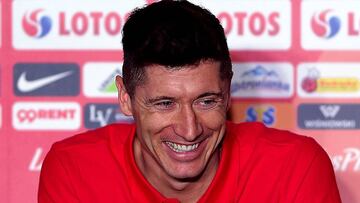 Robert Lewandowski en rueda de prensa con la Selecci&oacute;n de Polonia para los juegos amistosos de marzo.