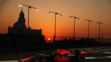 Checo Pérez quedó lejos de los líderes en el primer día del GP de Arabia Saudita