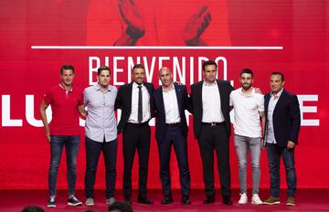 El 19 de julio de 2018 Rubiales presentó al entrenador asturiano como nuevo seleccionador. Once meses después deja el cargo por motivos personales.