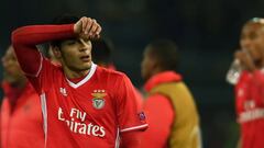 Jiménez poco pudo hacer para rescatar al Benfica en Champions