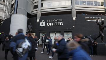 All the television and streaming info you need if you want to watch Newcastle host Manchester United in a Premier League matchday-14 clash at St. James’ Park.