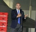 Monchi: "Se lo dedicamos al sevillismo en un año difícil"