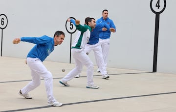 Los manistas Iñaki Lizaso, Iker Urmeneta, Arkaitz Esnaola y Julen Urruzola se han encargado del partido de exhibición. 