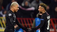 Paris Saint-Germain&#039;s French forward Kylian Mbappe (L) celebrates with Paris Saint-Germain&#039;s Brazilian forward Neymar after scoring a goal during the European Champions League football match Crvena Zvezda Belgrade vs Paris Saint-Germain (PSG) on