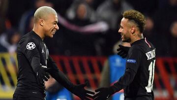 Paris Saint-Germain&#039;s French forward Kylian Mbappe (L) celebrates with Paris Saint-Germain&#039;s Brazilian forward Neymar after scoring a goal during the European Champions League football match Crvena Zvezda Belgrade vs Paris Saint-Germain (PSG) on