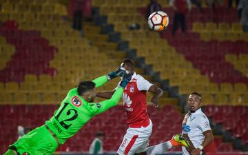 Santa Fe venció 3-0 a Santiago Wanderers y pasó a la fase de grupos de la Copa Libertadores tras el 5-1 en el marcador global.