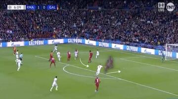 Benzema makes a dart to the back post and Rodrygo spins back into the box before heading home.