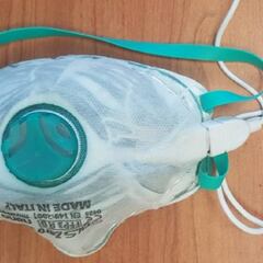 Inventan una mascarilla que se desinfecta con el cargador del móvil